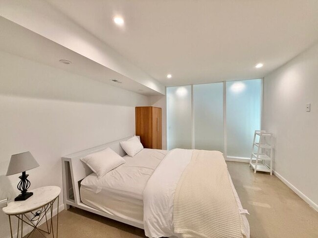 Building Photo - 3322 Ocotea St