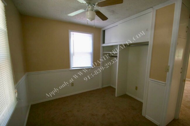 Building Photo - Cute 3 Bed 1 Bath in Raytown-Coming SOON!!