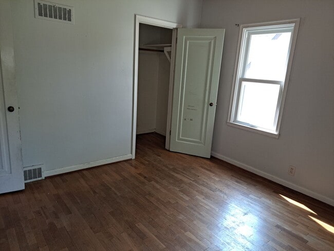 Building Photo - 3 Bedroom home, great location!