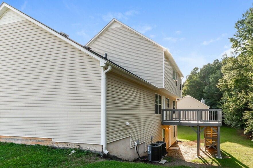 Building Photo - 10 Dearing Cove