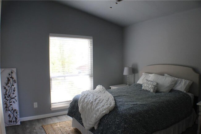 Building Photo - 4 Tilbury Ln