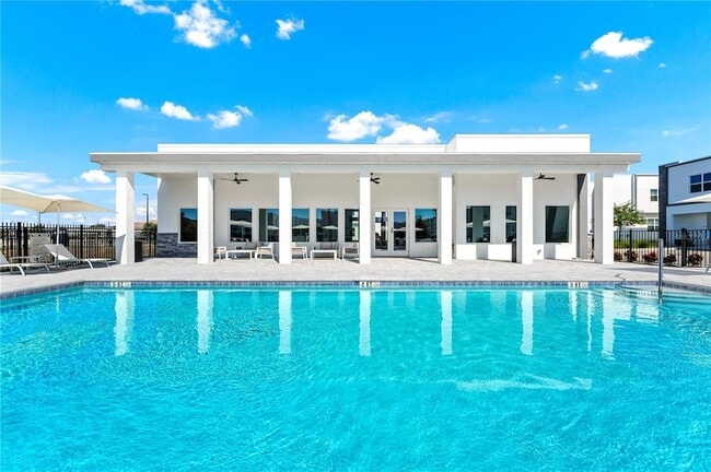 Building Photo - 395 Famagusta Dr