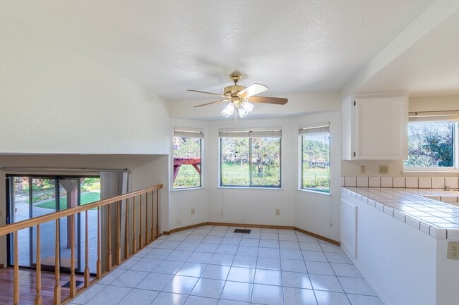 Building Photo - 2741 Seminole Dr