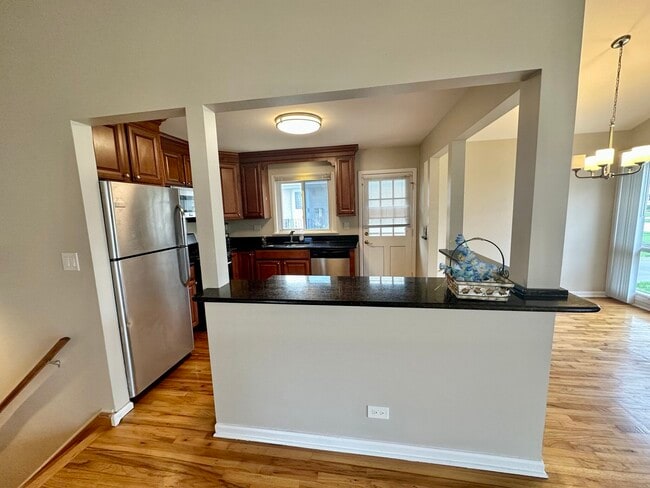 Building Photo - 1243 S Mitchell Ave