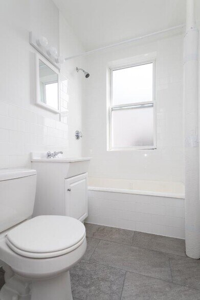 Building Photo - 136 Highland Ave