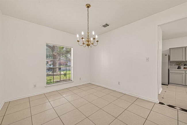 Building Photo - 16315 April Ridge Dr