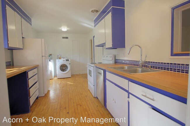 Building Photo - 3 br, 2 bath House - 107 W. Woodridge Dr.