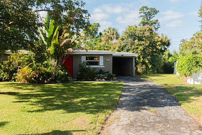 Building Photo - Annual Rental – Pet-Friendly Charming Napl...