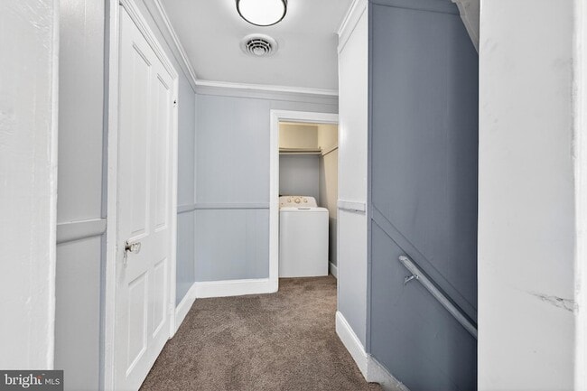 Building Photo - 216 W Division St