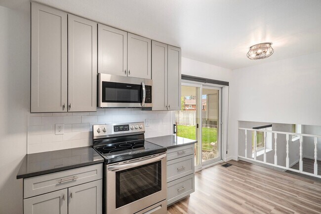 Building Photo - ? Move-in Ready & Fully Renovated! ?