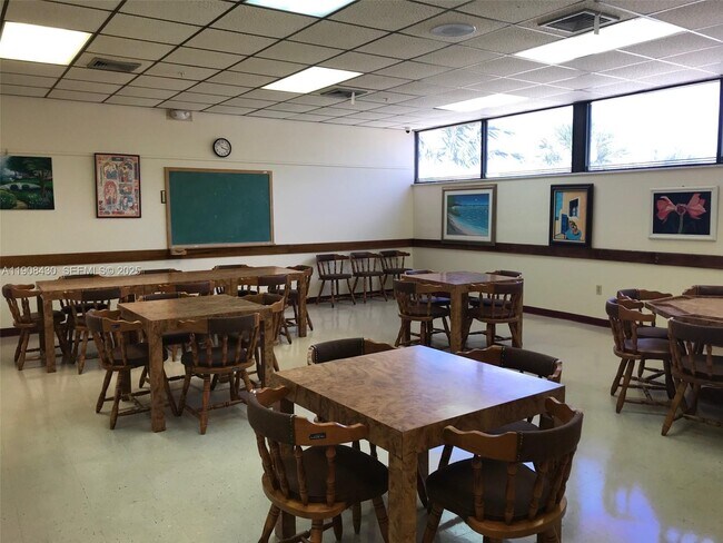 Building Photo - 1140 NW 85th Ave