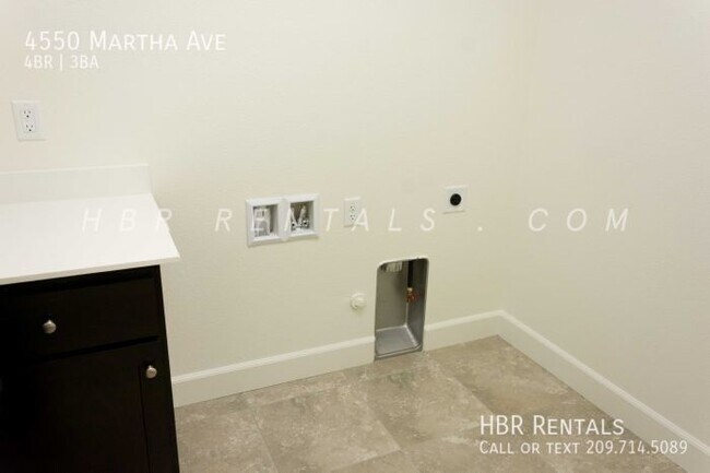 Building Photo - 4550 Martha Ave