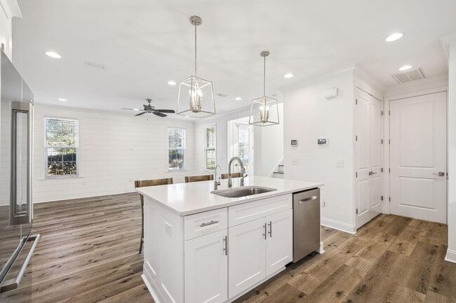 Building Photo - 250 Windrow Way