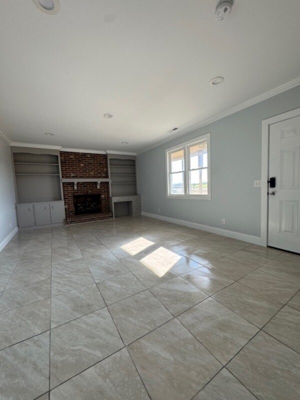 Building Photo - 584 Lakeview Rd