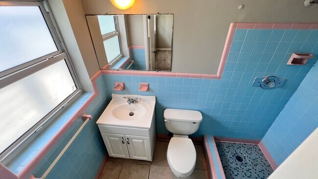 Building Photo - Lovely 3 Bedroom, 2 Bathroom Home in Melbo...