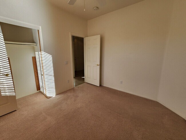 Building Photo - Charming Single-Story Pulte Home in a corn...