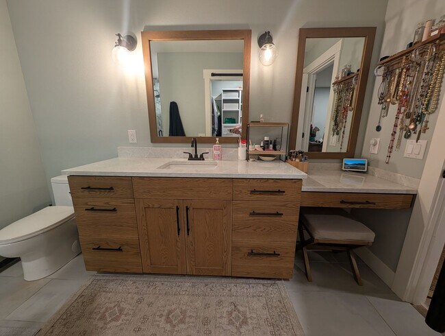 Building Photo - Beautifully Remodeled 3 Bed/2 Bath on Bend...