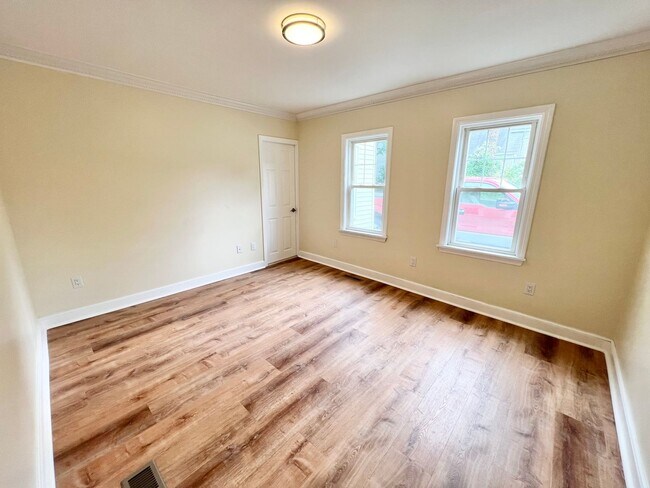 Building Photo - Large newly renovated single family home offering 4 bedrooms + a study and 3 full baths
