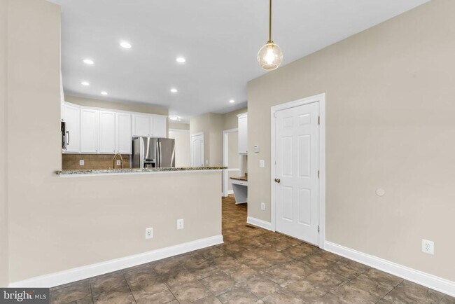 Building Photo - 42985 Pascale Terrace