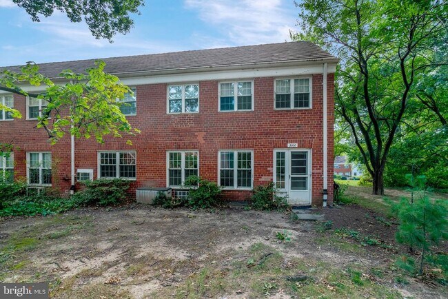 Building Photo - 3200 Martha Custis Dr
