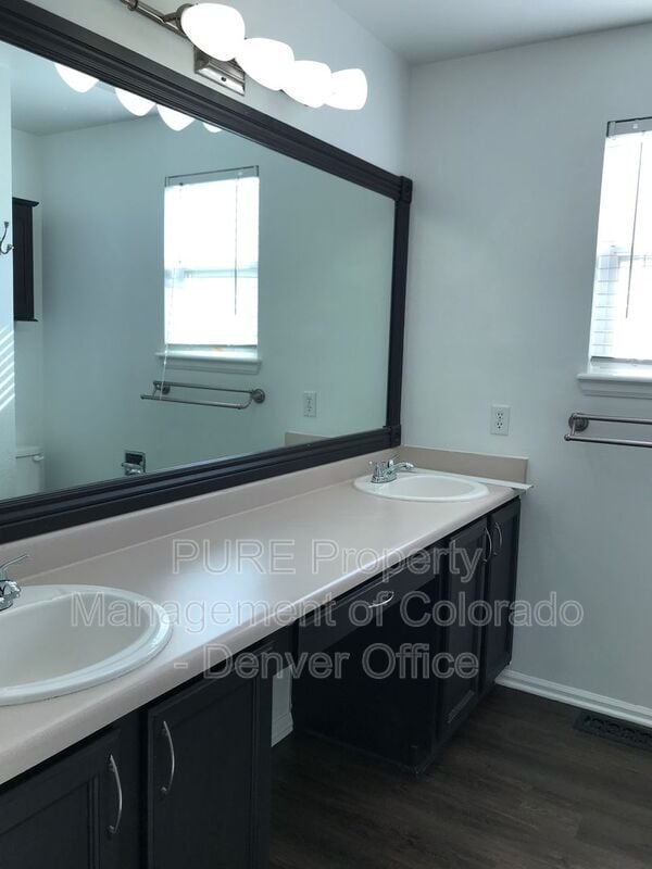 Building Photo - 9708 S Castle Ridge Cir