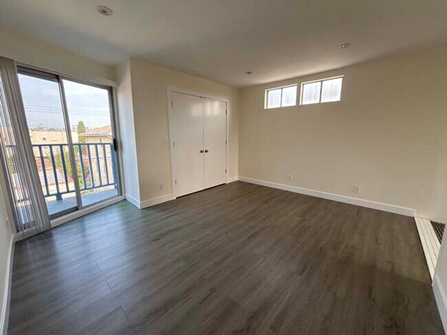 Building Photo - 915 Broadway St