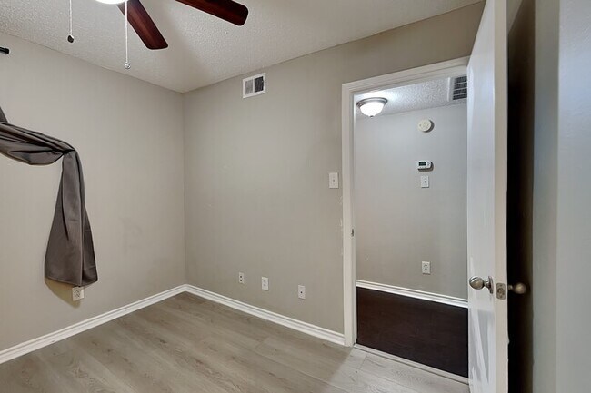 Building Photo - 8550 Fair Oaks Crossing