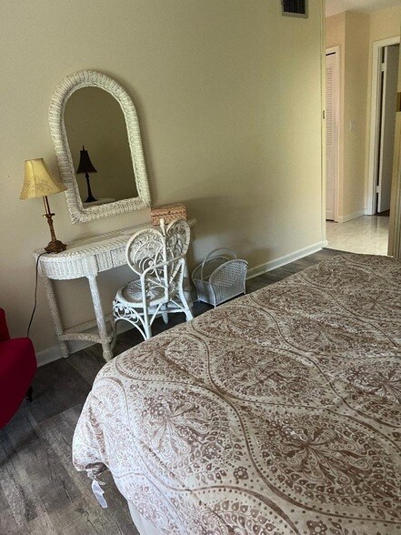 Building Photo - 5403 SE Miles Grant Rd