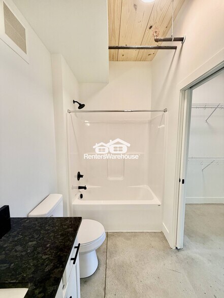 Building Photo - 2701 Ingersoll Ave