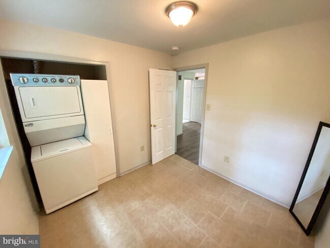 Building Photo - 35 Benburb Rd