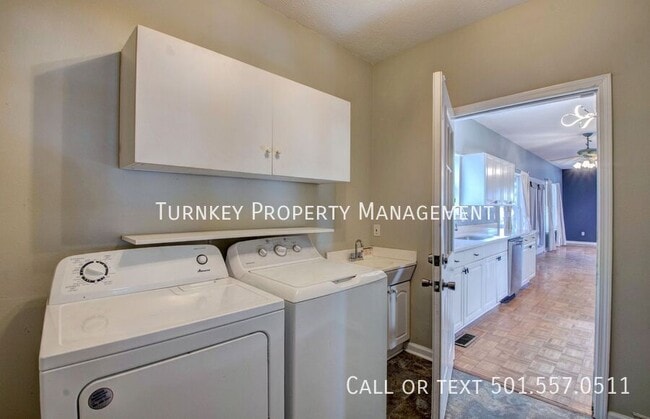 Building Photo - 3 Rocky Top Cove