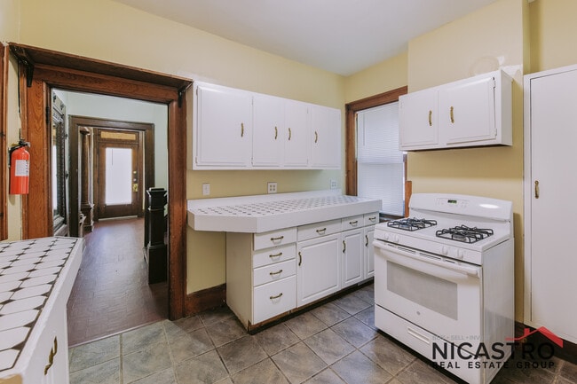 Building Photo - 182 E Lane Ave