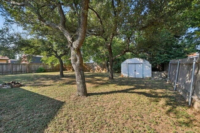Building Photo - 2214 Winchester Dr