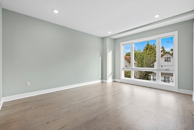 Building Photo - 57 Lincoln Ave