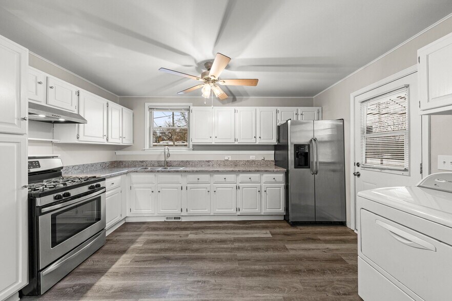 Building Photo - 5441 Benton Ave