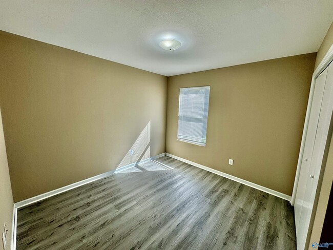 Building Photo - 226 Valleyside Dr NE
