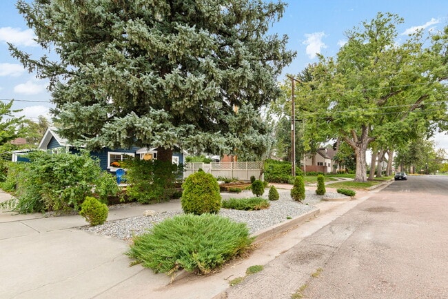 Building Photo - 810 E Espanola St