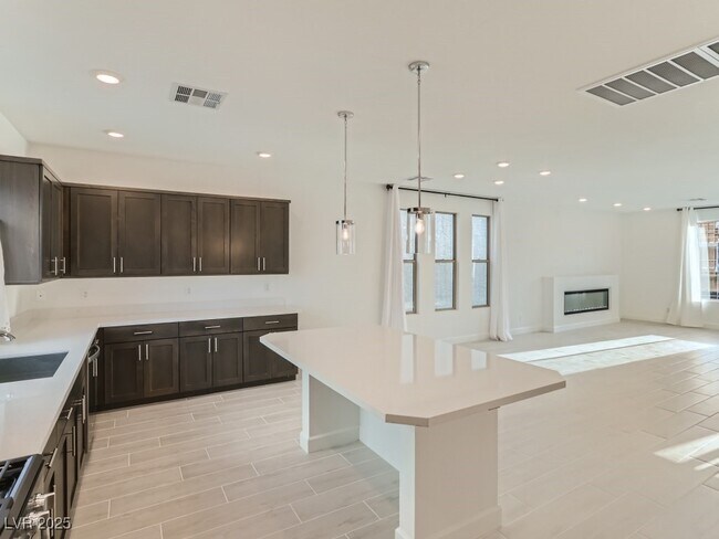 Building Photo - 7966 Mountain Lilac St