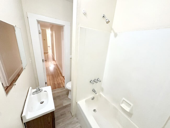 Building Photo - 1019 W Main St