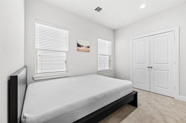 Building Photo - 2214 Roozy Lk Ln