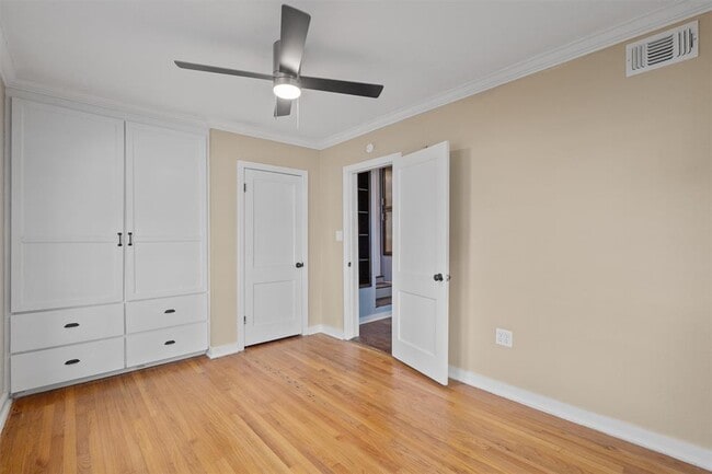 Building Photo - 400 E Monroe St