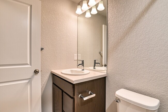 Building Photo - 4011 Ivy Hill Dr