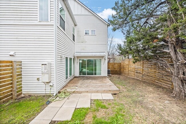 Building Photo - 1213 Eleanor St