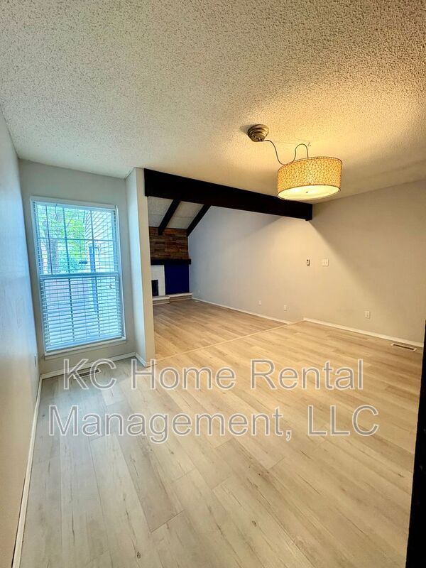 Building Photo - 8027 N Stoddard Ave