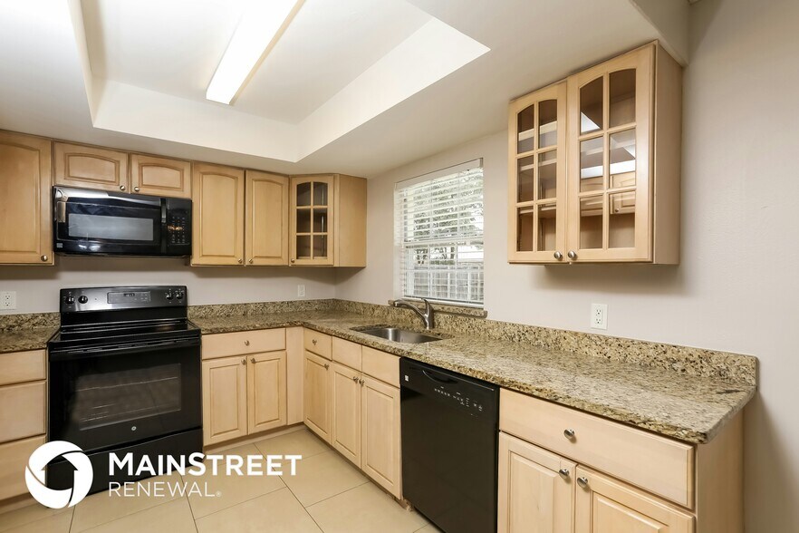 Building Photo - 2727 N Dellwood Dr