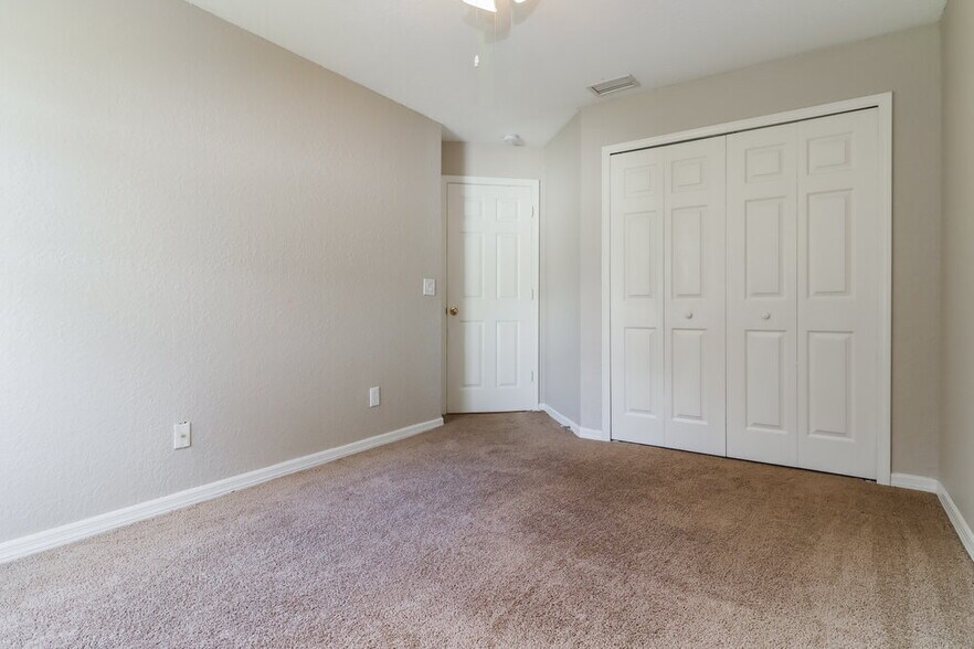 Building Photo - 11921 Autumn Creek Dr