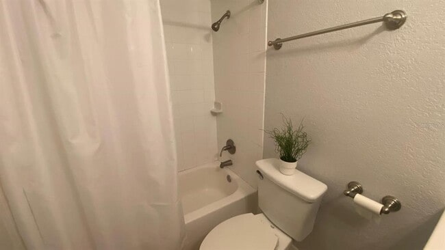 Building Photo - 1027 S Hiawassee Rd