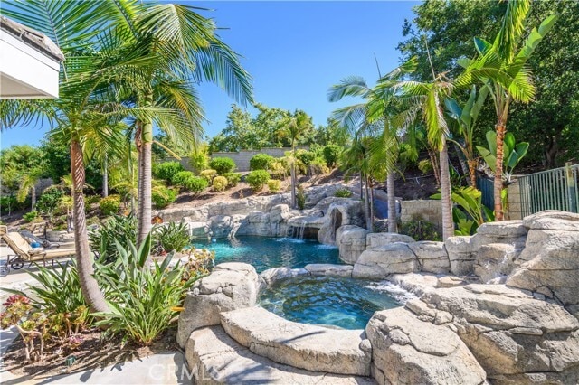 Building Photo - 21 Bent Oak