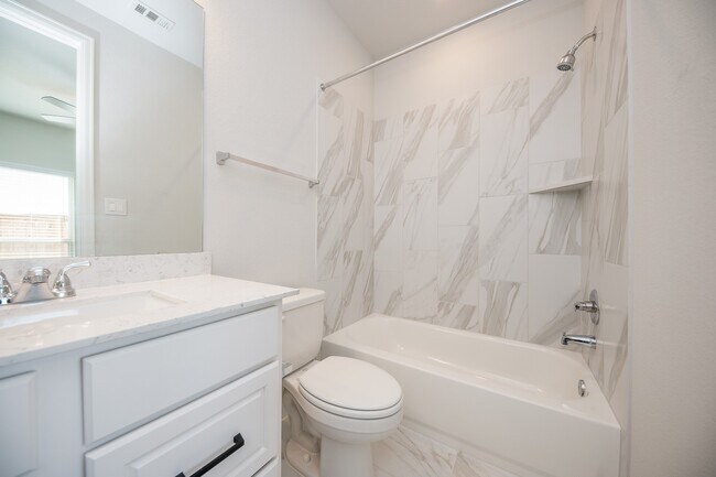 Building Photo - 29819 Breezy Pnes Lp