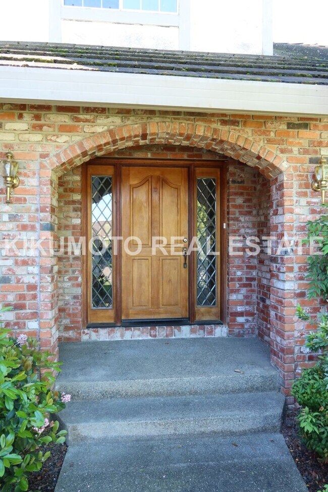 Building Photo - Riverlake 4 bedroom, 3 bath, 3 car home